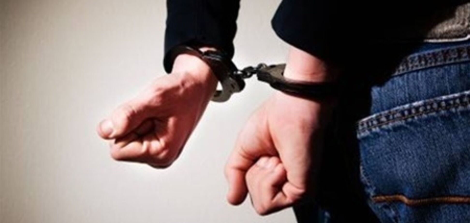 В Симферополе милиционеры задержали полуголого грабителя