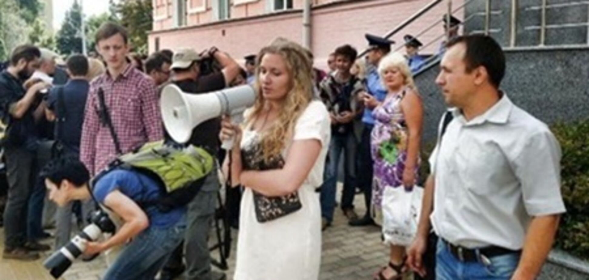 Прокуратура расследует избиение девушки милицией Киева