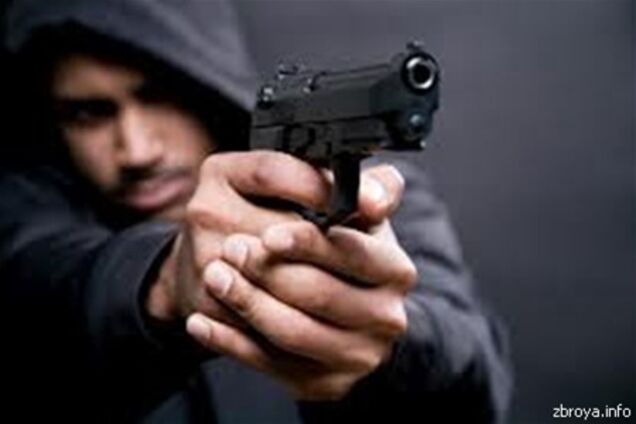 В Николаеве вооруженный мужчина напал на АЗС