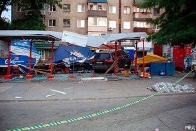 Водителя, въехавшего в остановку и кафе на Луганщине, арестовали