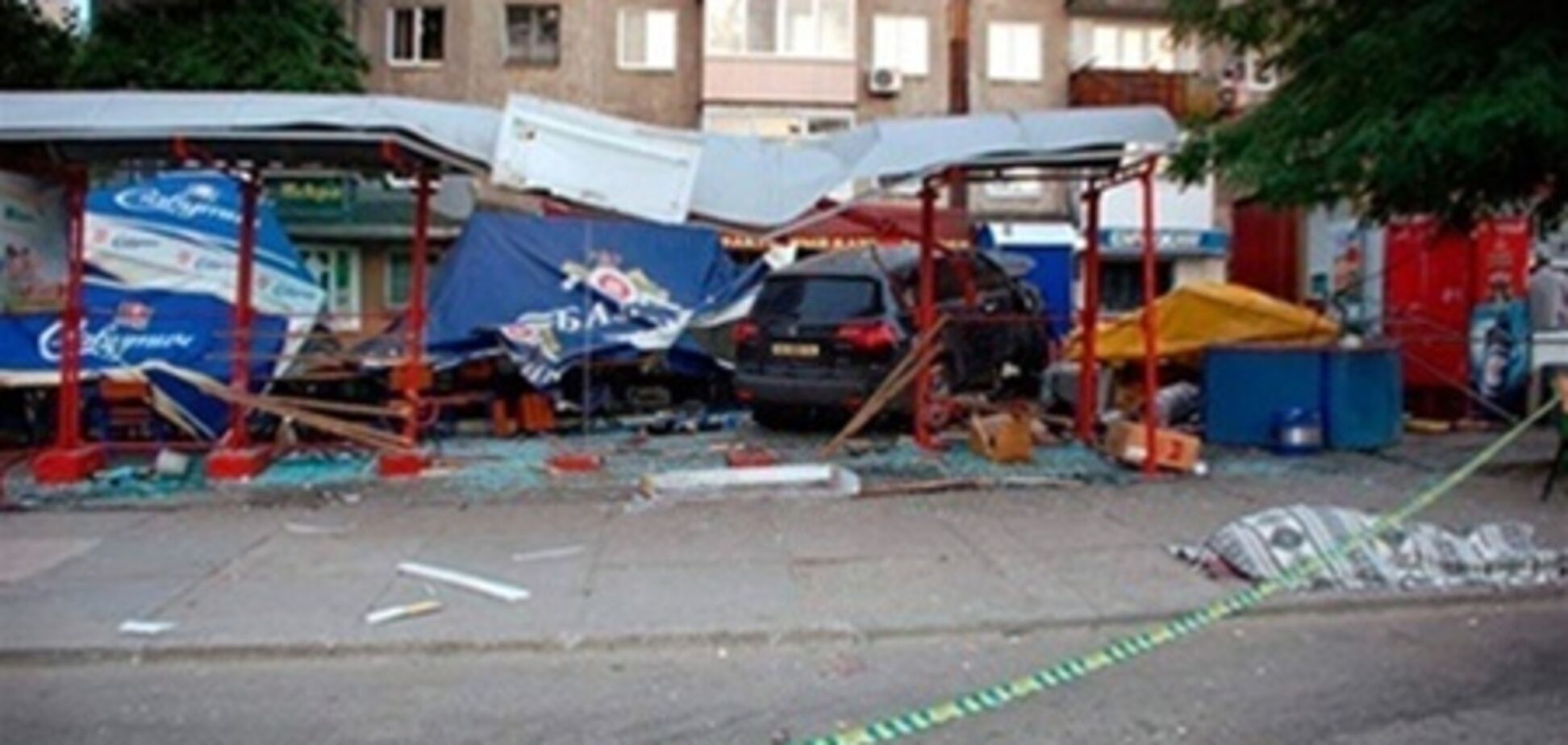 Водителя, въехавшего в остановку и кафе на Луганщине, арестовали