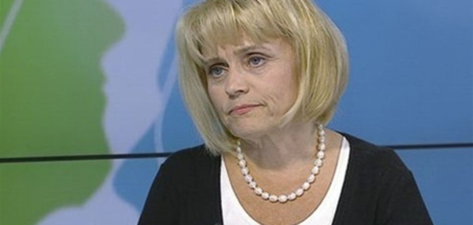 В Финляндии забросали яйцами дом главы МВД