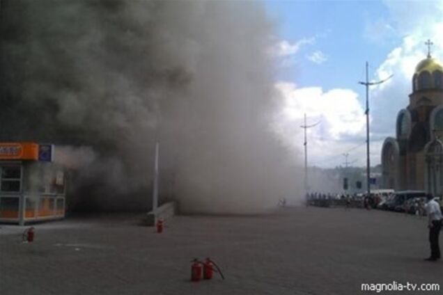 Возле киевского ж/д вокзала произошел пожар