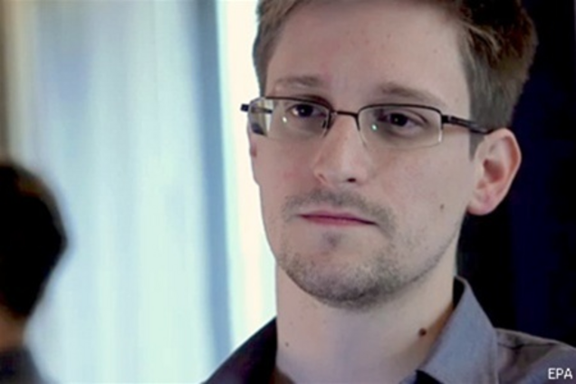 Сноуден не виключає звернення за російським громадянством 