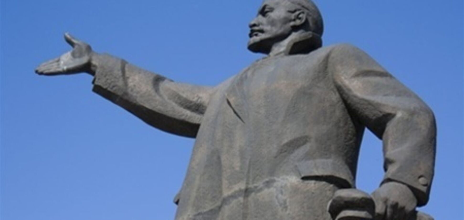 Суд разрешил снести памятники Ленину в Сумах