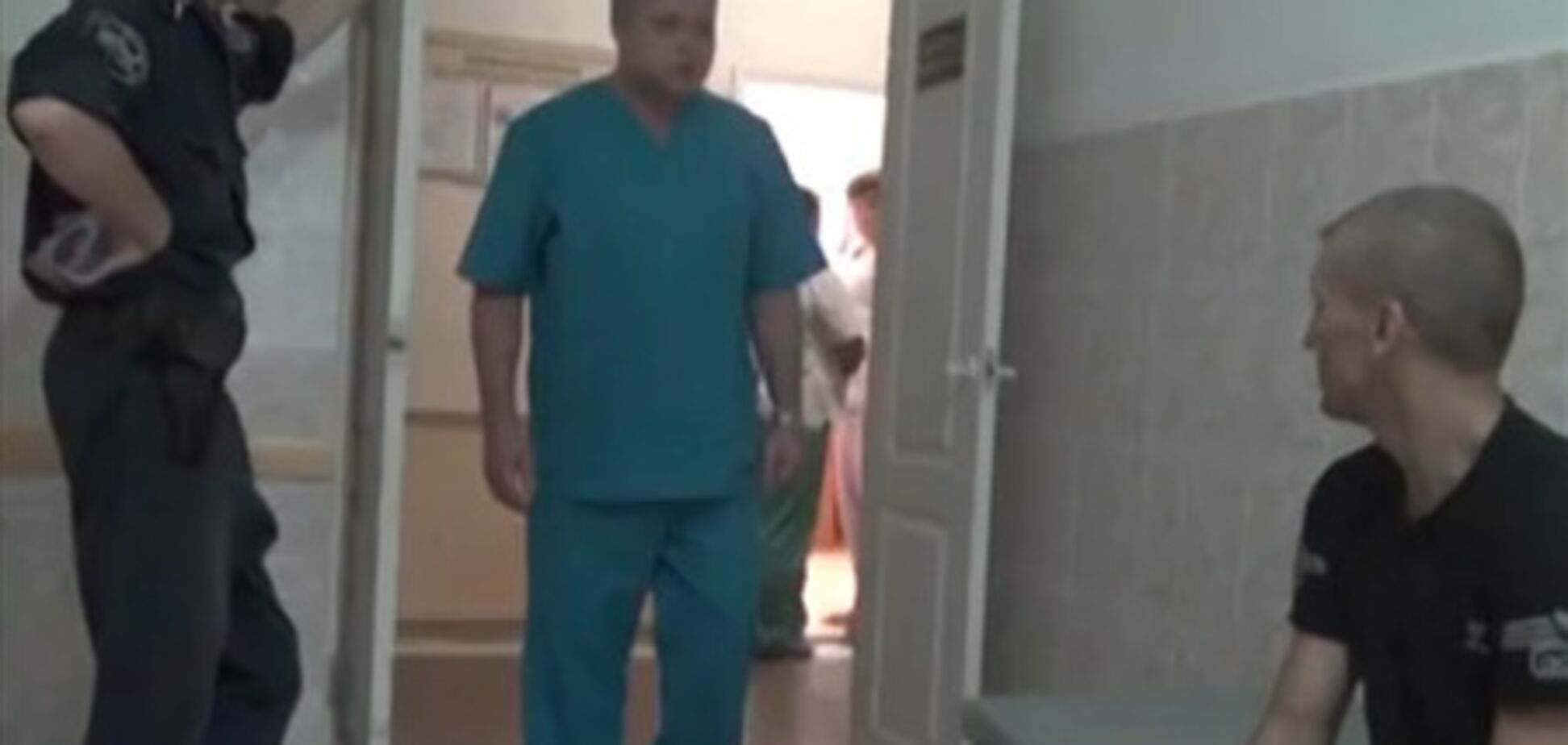 В Мариуполе врач отказался перебинтовать ноги бездомному