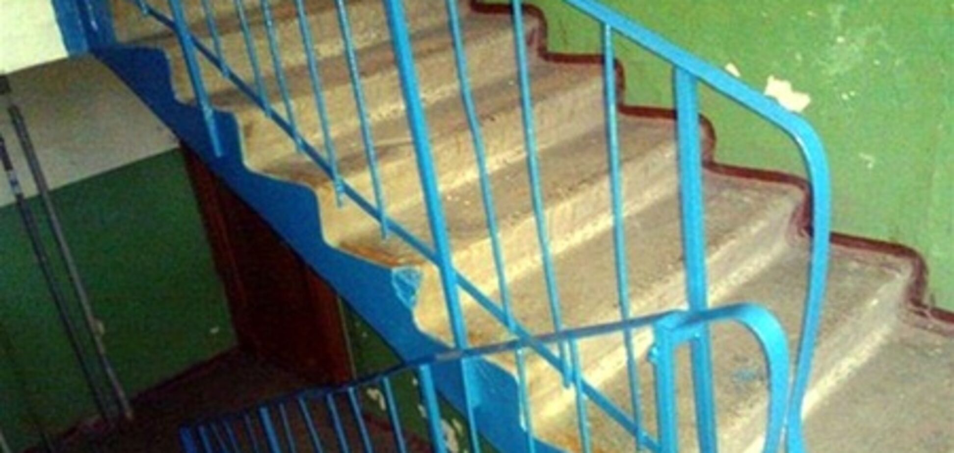 Росіянка застрягла в перилах у під'їзді під час сексу