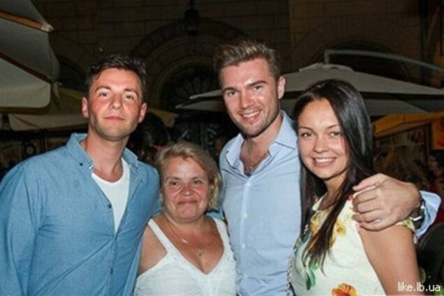 Холостяк Іскорнев відірвався на тусовці з зірками