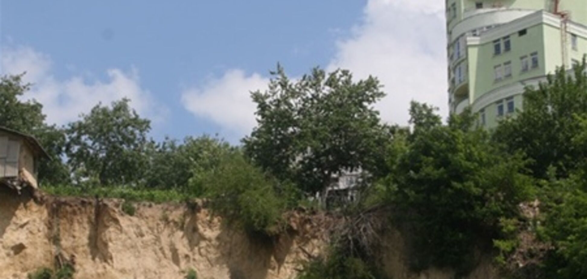 Киевляне спешат избавиться от квартир в опасной зоне