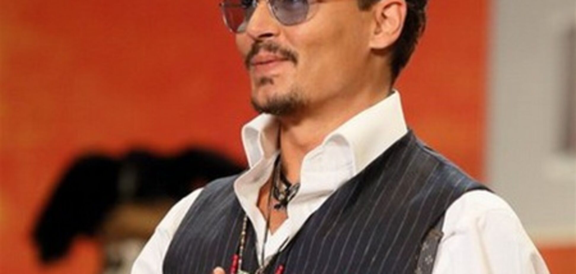 Разноцветный маникюр Джонни Деппа