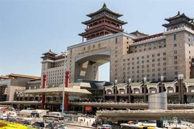 У Китаї пасажирам на вокзалі випадково включили порно