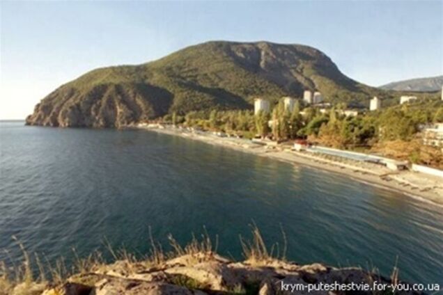 У Криму туристка впала на готель з оглядового майданчика, пролетівши 30 м