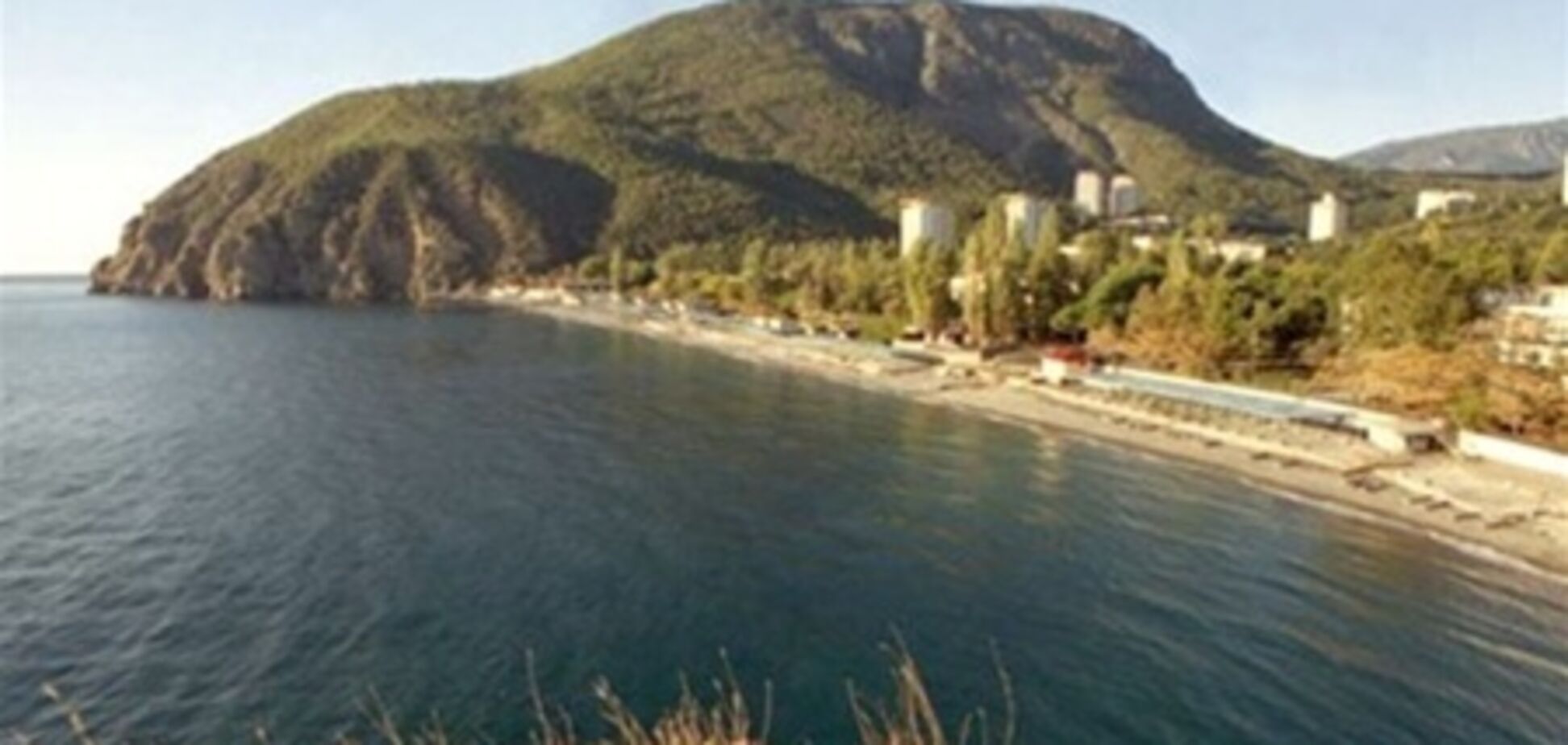 У Криму туристка впала на готель з оглядового майданчика, пролетівши 30 м