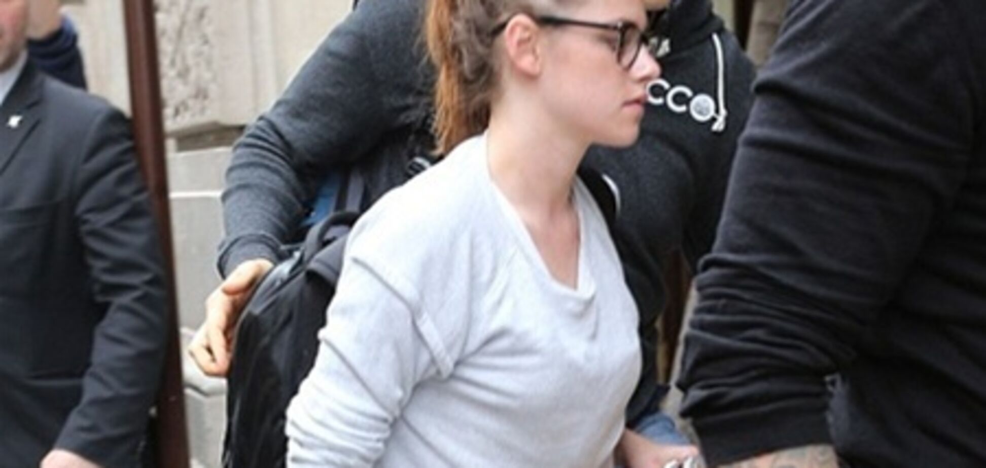 Кристен Стюарт завязала хвост с несчетным количеством 'петухов'