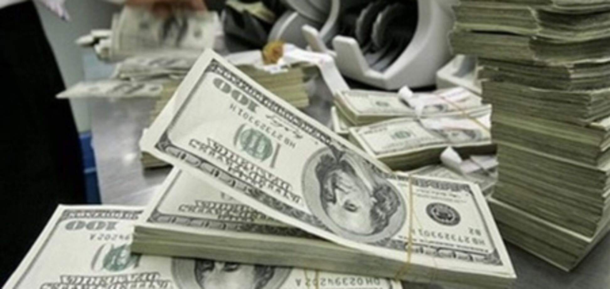 Доллар подорожал к евро