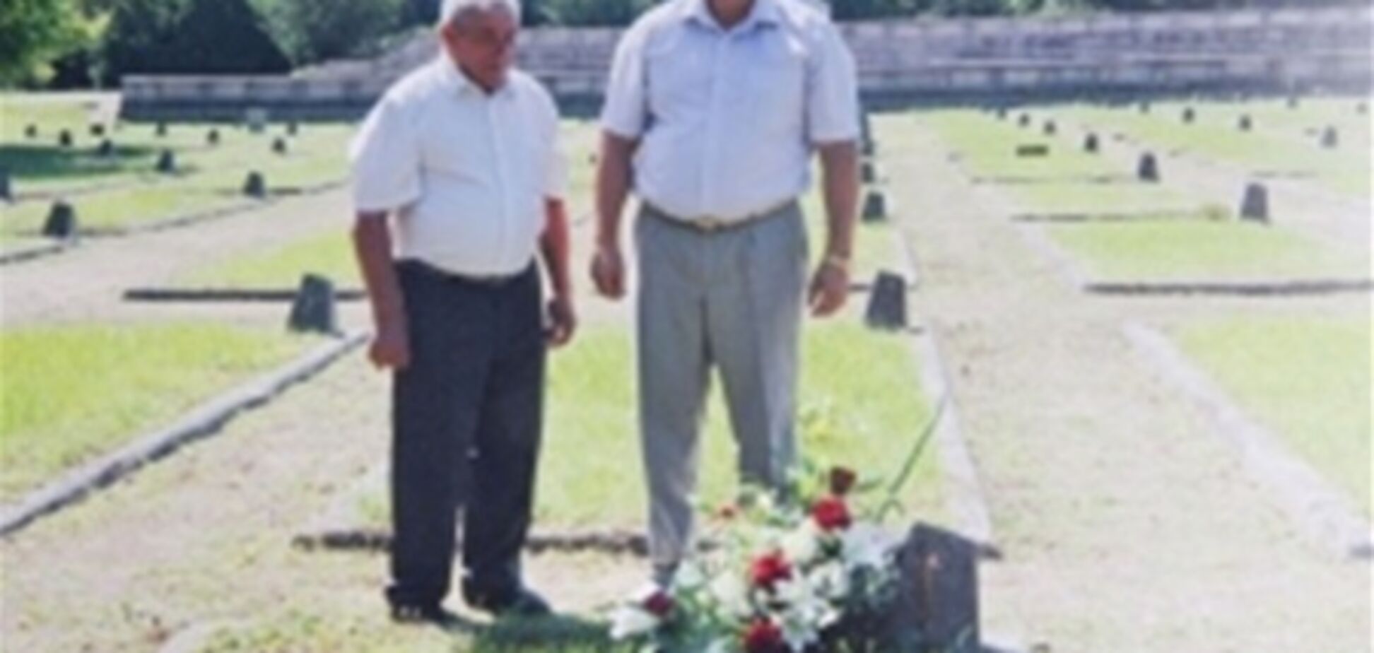 Янукович допоміг українцю з'їздити до Польщі на могилу батька, загиблого у ВВВ