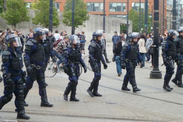 Арестованных в Англии украинцев допросят за неделю 