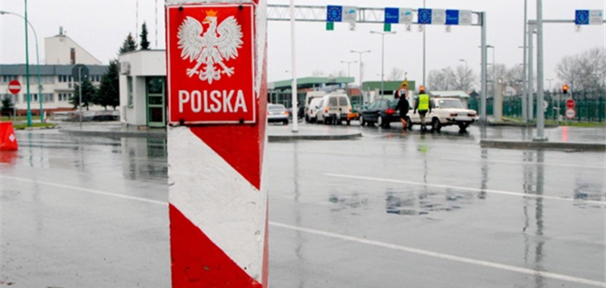 Украинец сшиб шлагбаум, пытаясь прорваться в Польшу с контрабандой