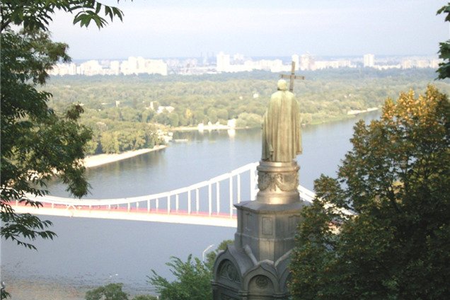 Верующим для участия в молебне на Владимирской горке нужны приглашения