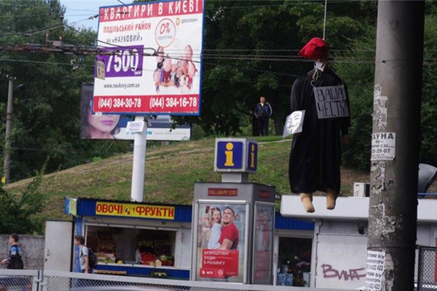 В Киеве вслед за милиционером «повесили» продажного судью