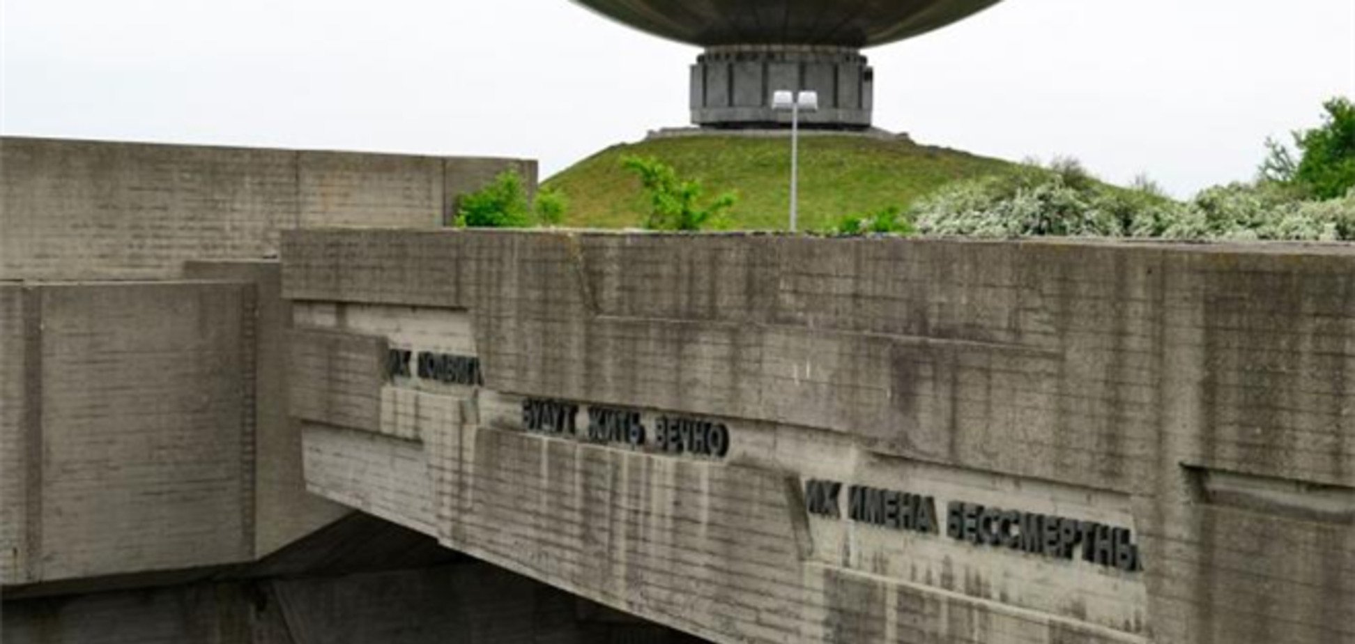 Возле киевского Вечного огня воруют плиты