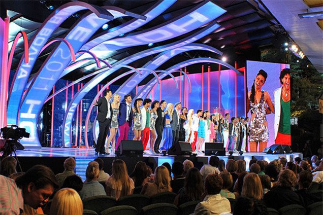 Звезды на красной дорожке «Новой волны-2013»