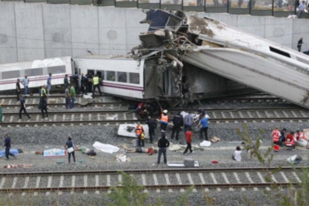 В Испании сошел с рельсов пассажирский поезд: есть жертвы