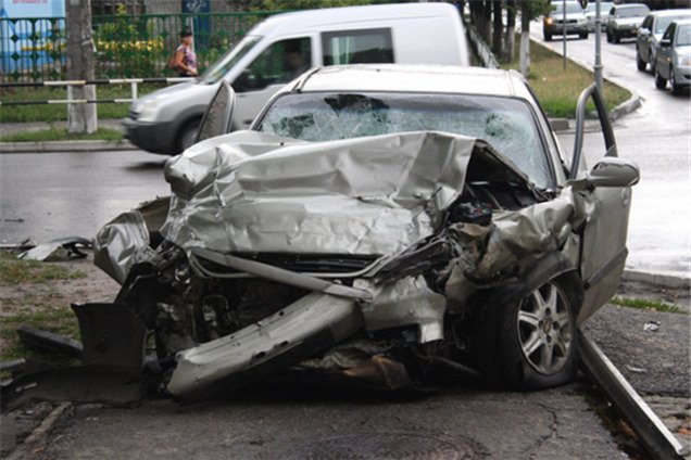 Кровавое ДТП на Полтавщине: авто выкинуло на тротуар