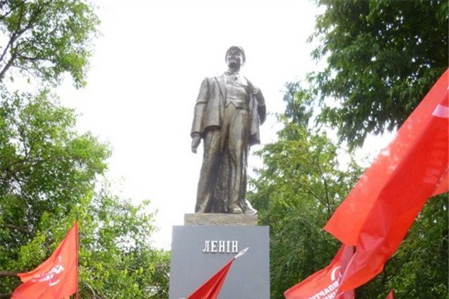 На Чернігівщині відкрили відреставрований пам'ятник Леніну