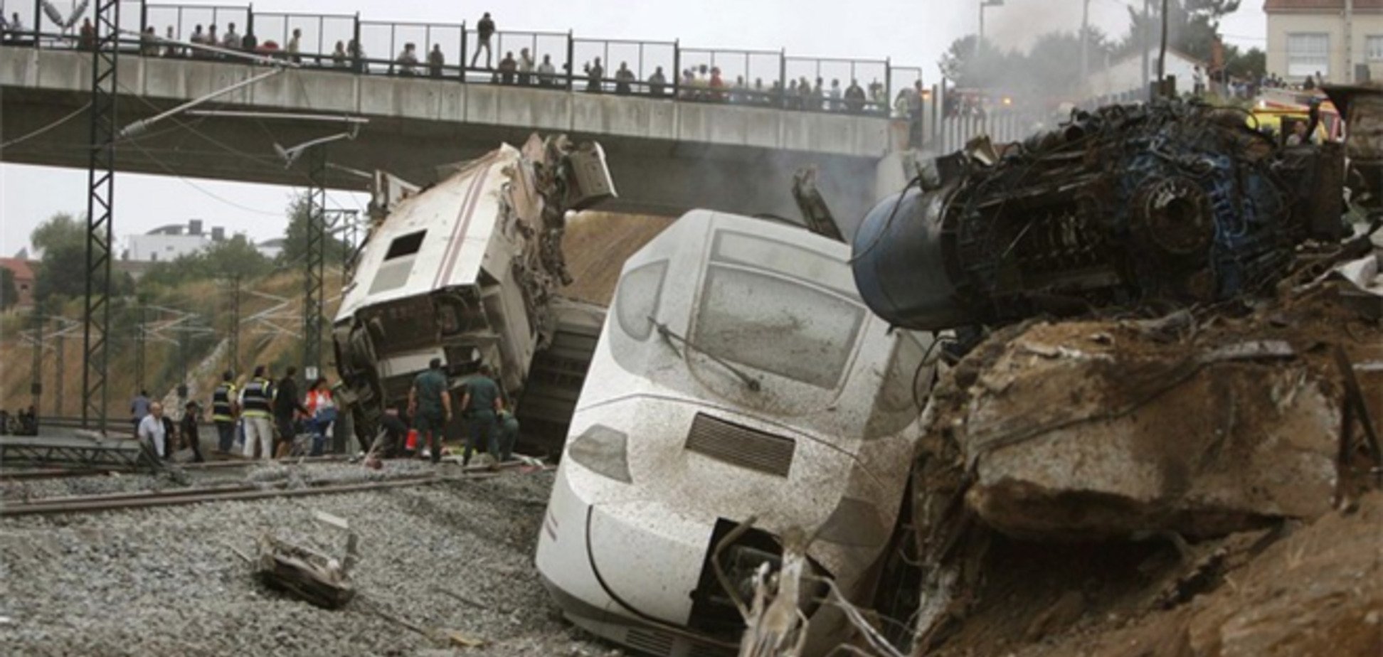 Авария поезда в Испании. Более 70 жертв