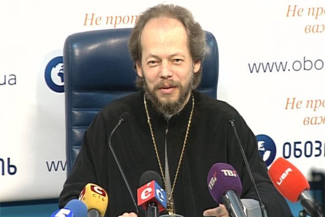 В УПЦ объяснили, почему лавра лучше Владимирской горки