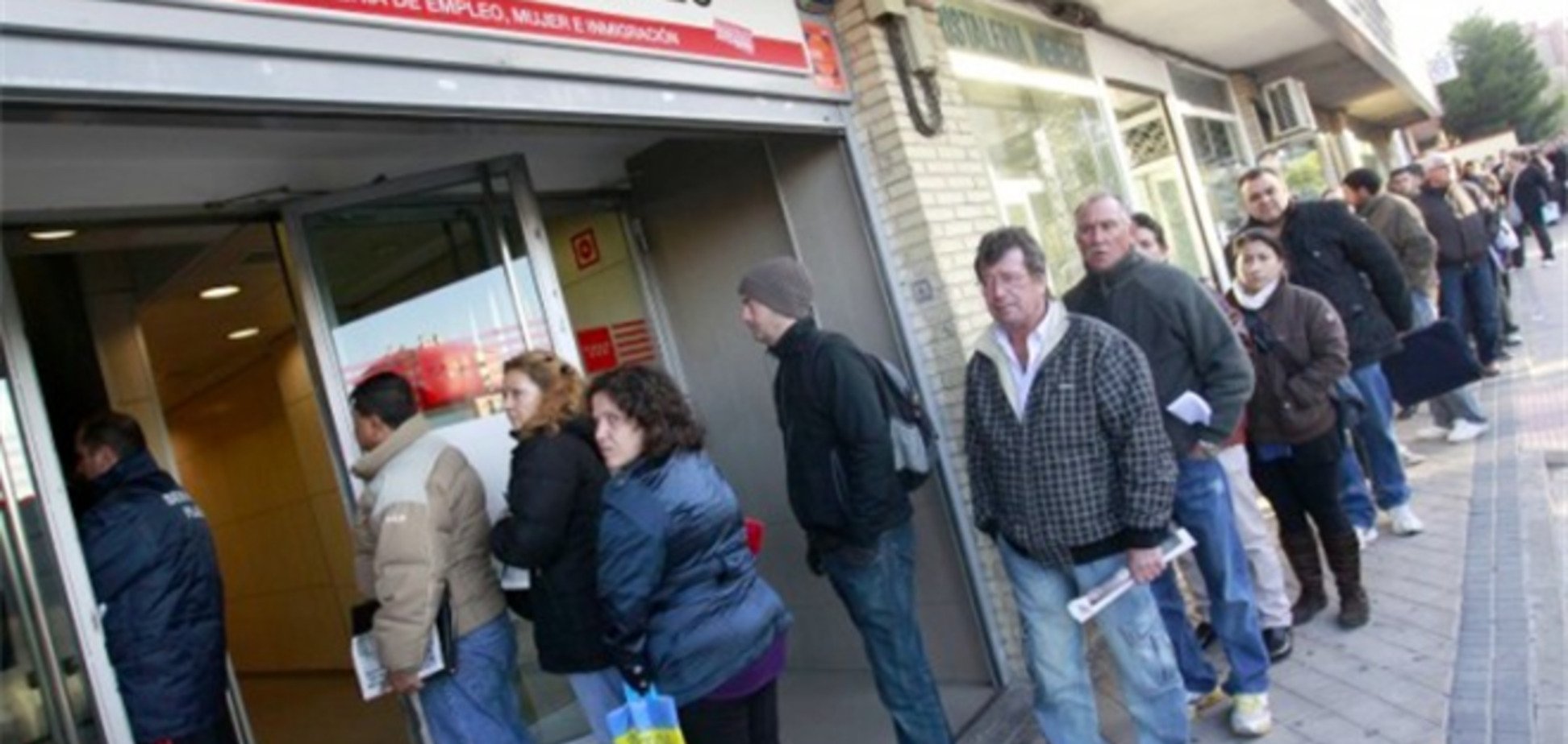 Безработица в Испании снизилась за последние 2 года