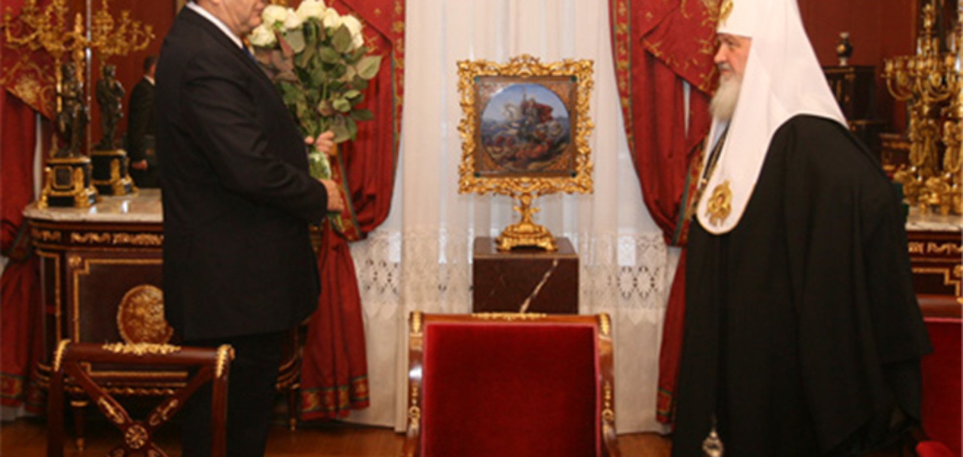 Янукович наградил Патриарха Кирилла орденом Ярослава Мудрого
