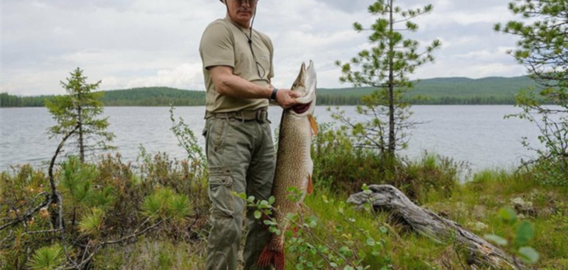 У Путина опровергли, что фото с рыбалки были сделаны заранее