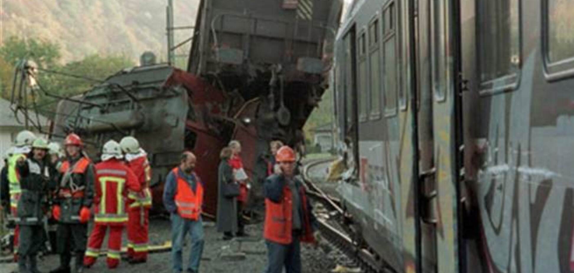В Швейцарии в лобовую столкнулись два пассажирских поезда