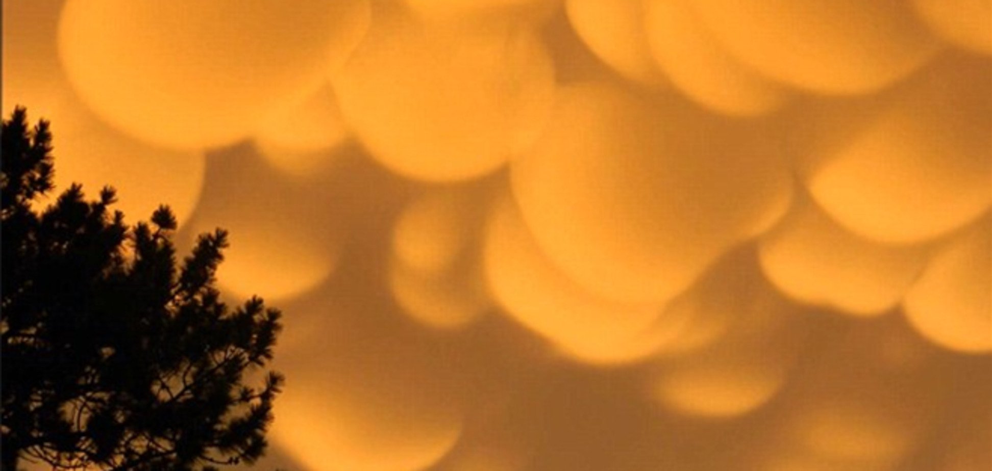 Зловісні помаранчеві хмари налякали жителів Мічигану в США