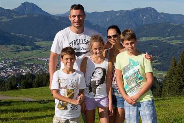 Кличко со всей семьей выпрыгнул из самолета