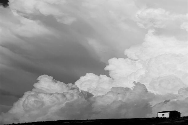 Одиночество: трогательная фотоистория маленького домика