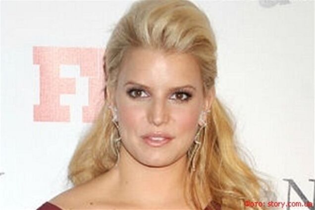 Джессику Симпсон троллят из-за имени новорожденного сына