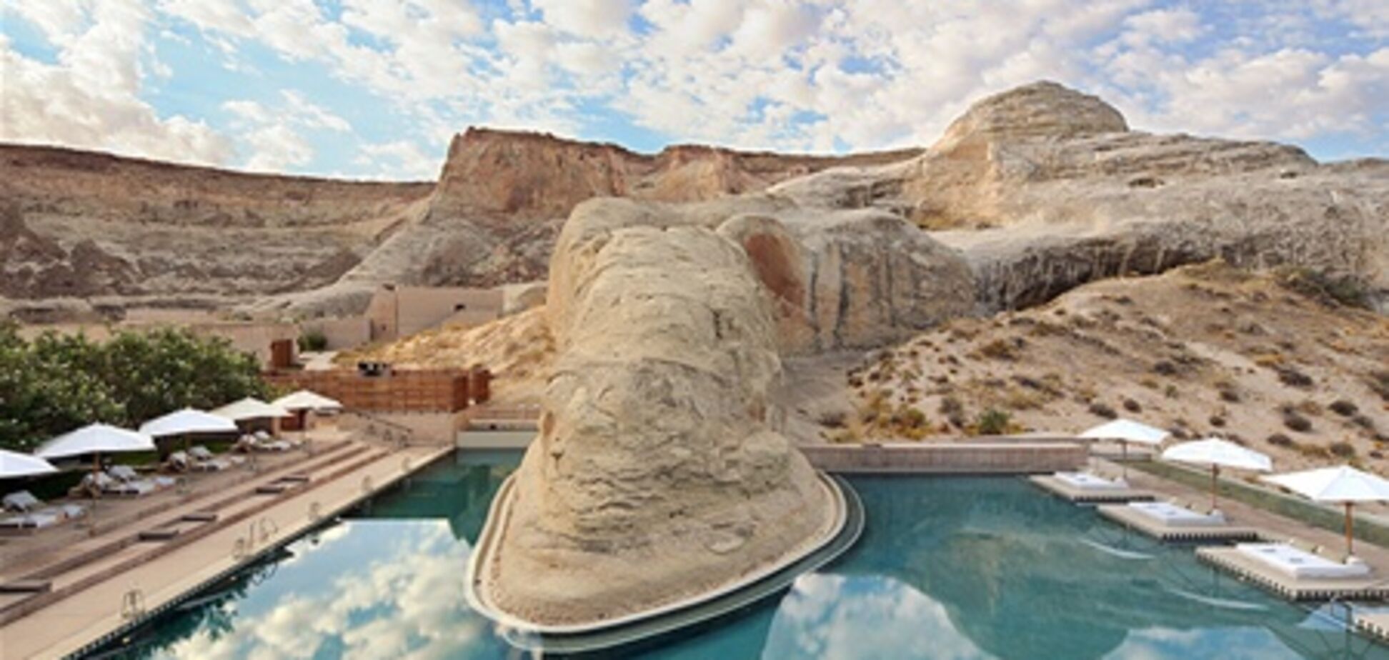 Туристов приглашают в самый роскошный отель в пустыне