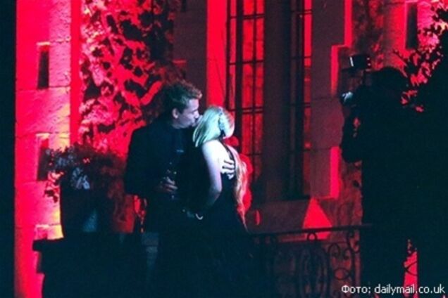 Первые снимки со свадьбы Аврил Лавин и Чеда Крюгера