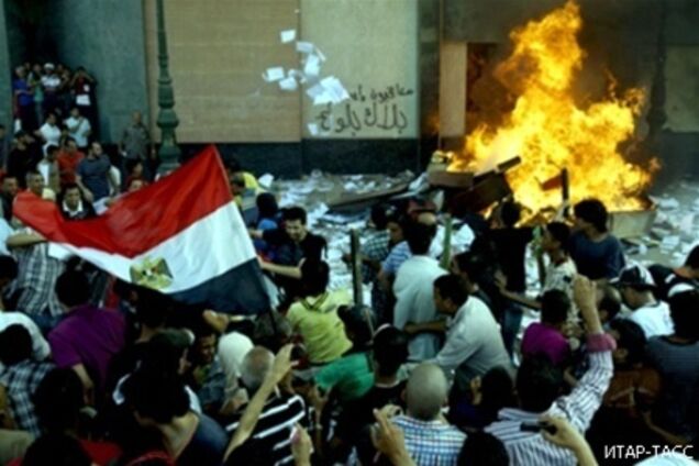 США частково евакуюють своїх дипломатів з Єгипту