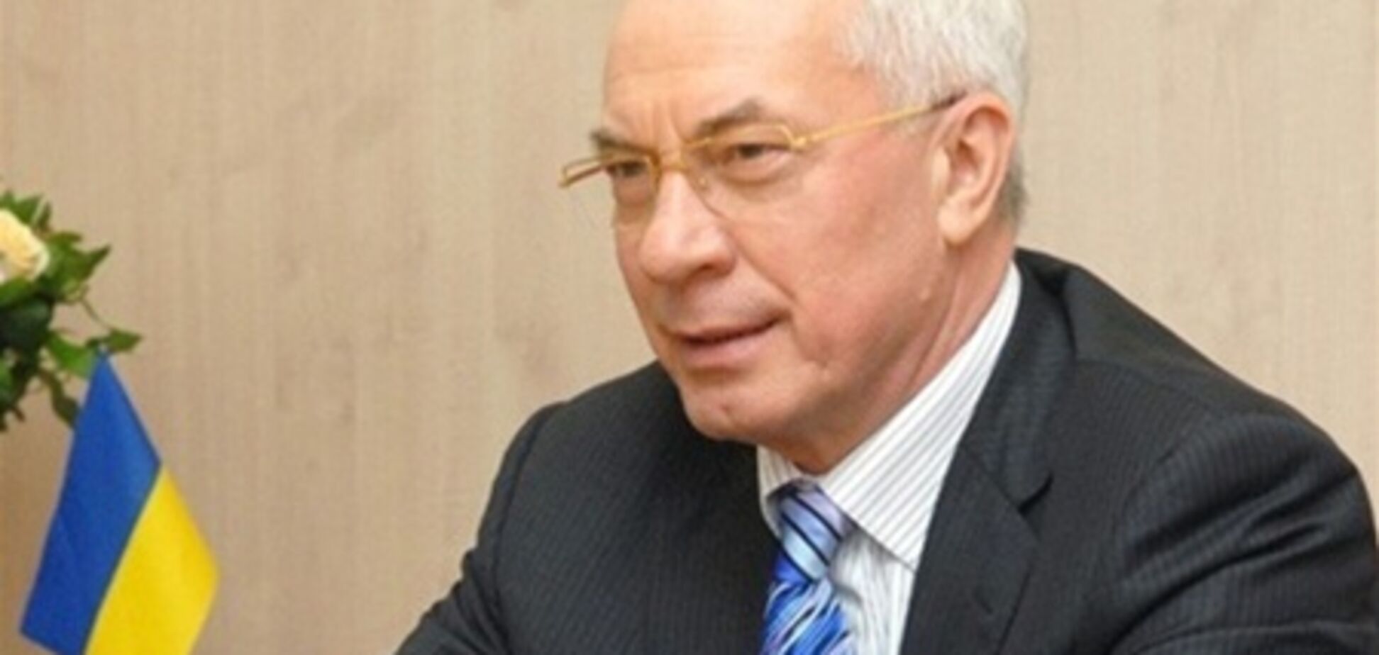 Азаров обіцяє стримувати зростання тарифів