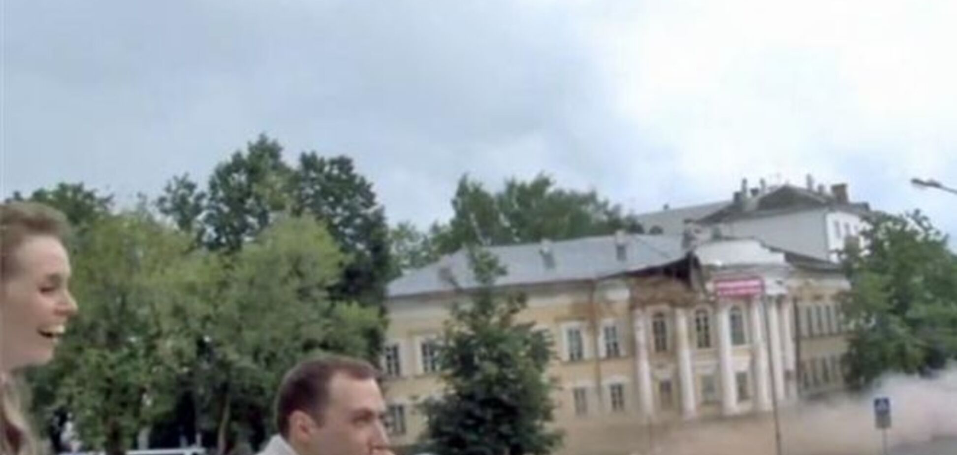 В Костроме молодоженов чуть не завалило кирпичами