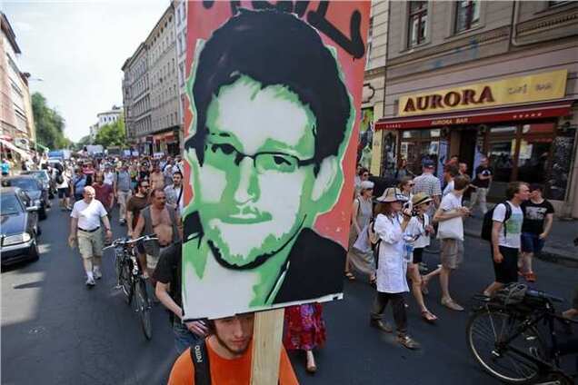 За пределами Шереметьево Сноудена ждет унижение - СМИ