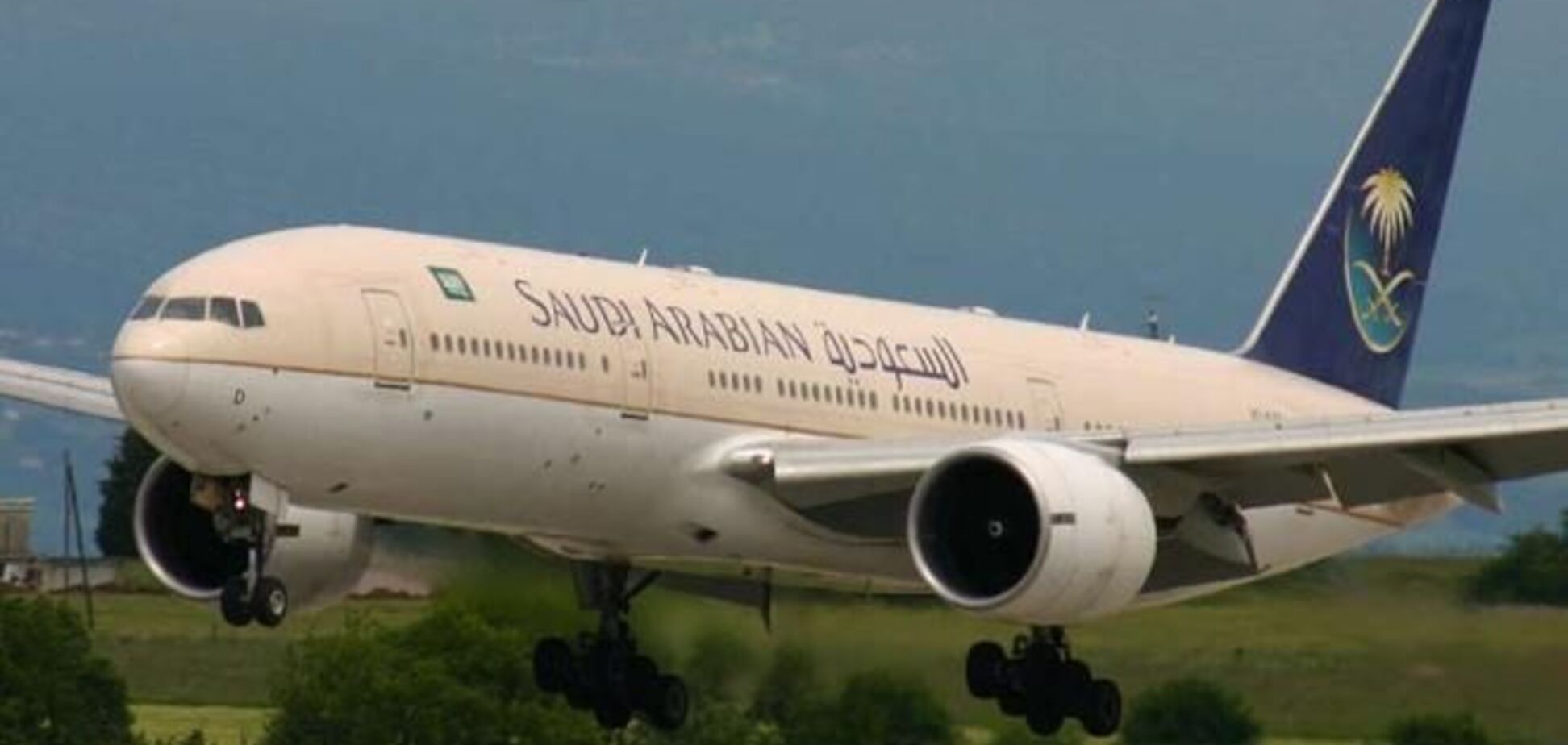 В Саудовской Аравии из самолета высадили мусульман, обвинивших стюардессу в распущенности