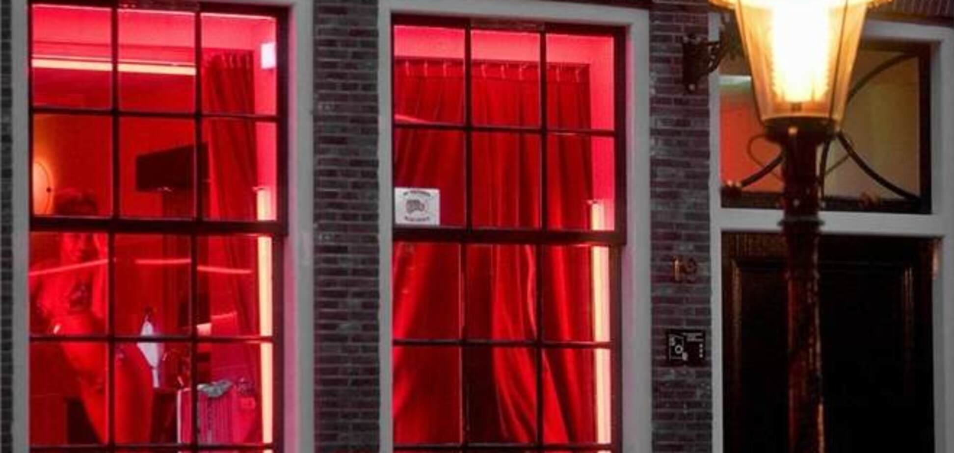 В Амстердаме закрывают бордели в центре городе