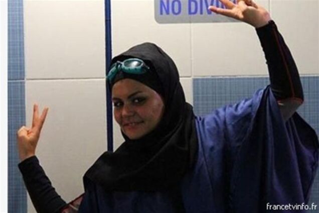 Иранскую пловчиху лишили рекорда из-за купальника