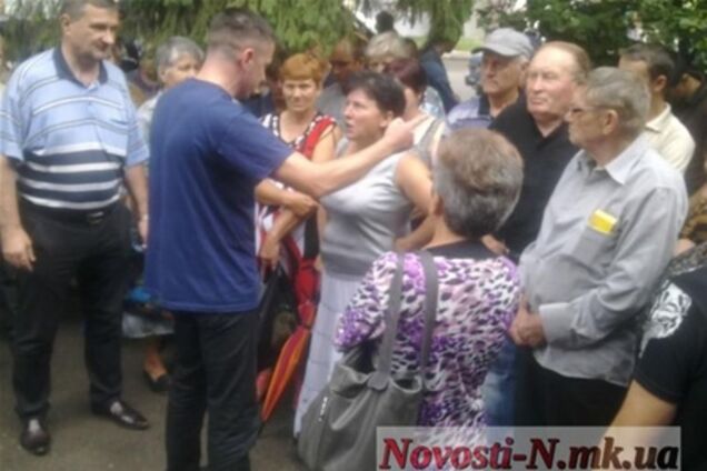 Свободівець спровокував конфлікт, назвавши мешканців Врадіївки 'натовпом'