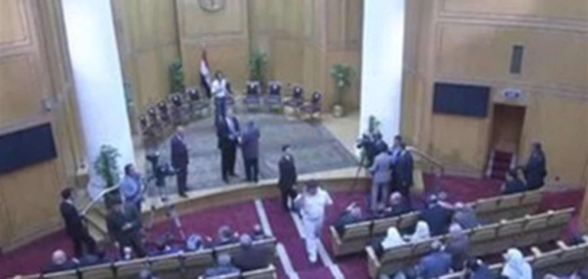 Временный президент Египта приведен к присяге